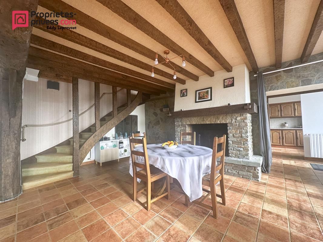 PERRIERS-EN-BEAUFICEL Splendide propriété de 197m² 4