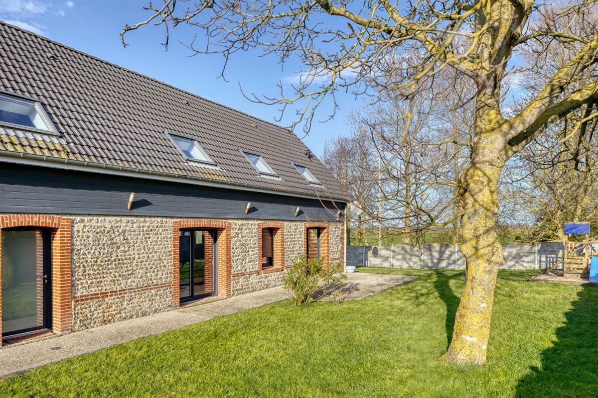 ELETOT Magnifique briques et silex, lumineuse, vie de plain pied, aucun travaux, dépendances 2