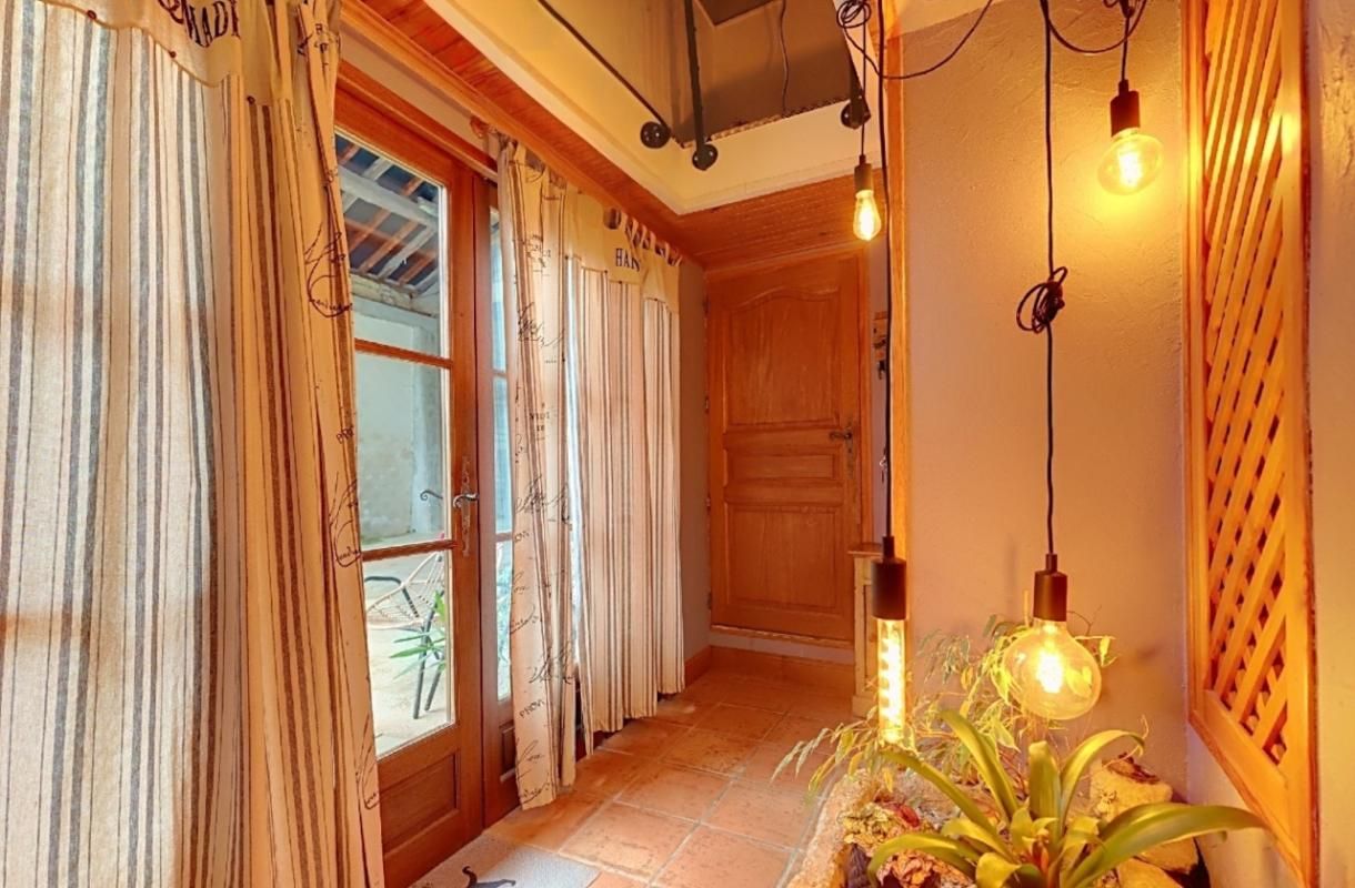 LEGNA Propriété jurassienne, 245m2 de surface habitable et 4 Ha de terrain attenant 1