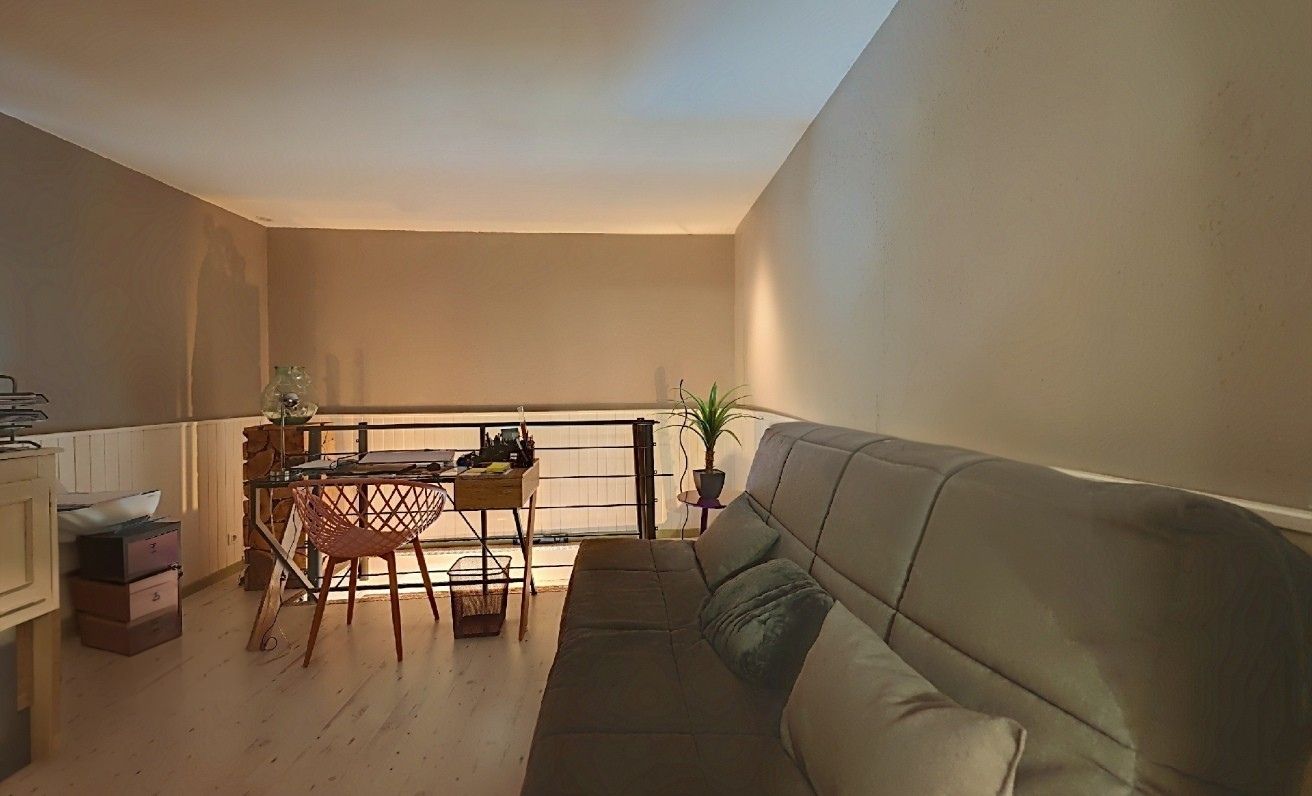 LEGNA Propriété jurassienne, 245m2 de surface habitable et 4 Ha de terrain attenant 4