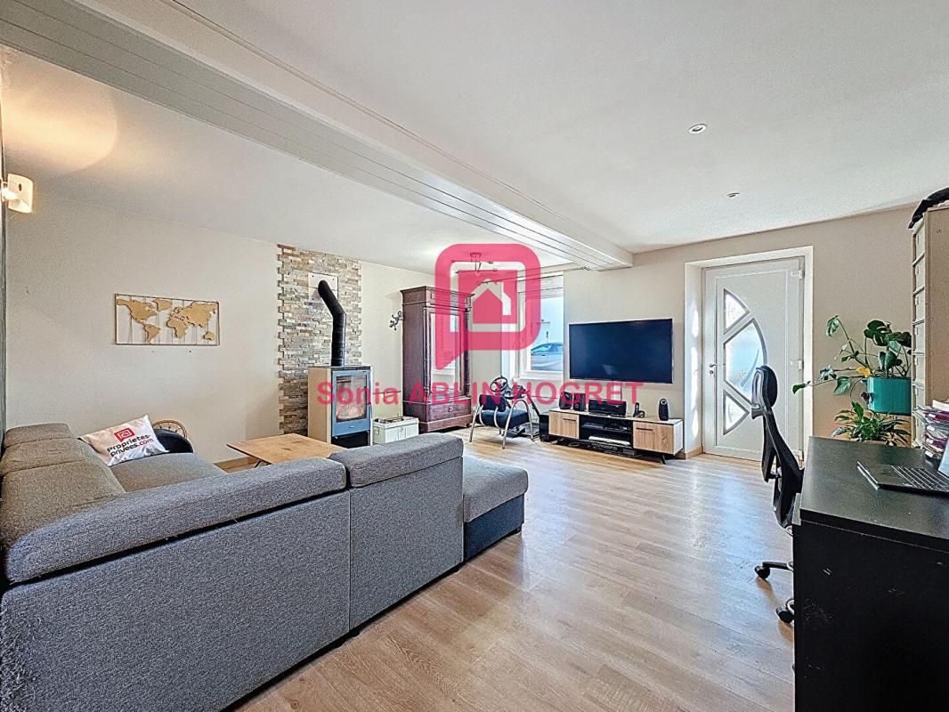 SAINT-QUENTIN-LES-ANGES Maison 4 chambres dépendance et grand terrain 2