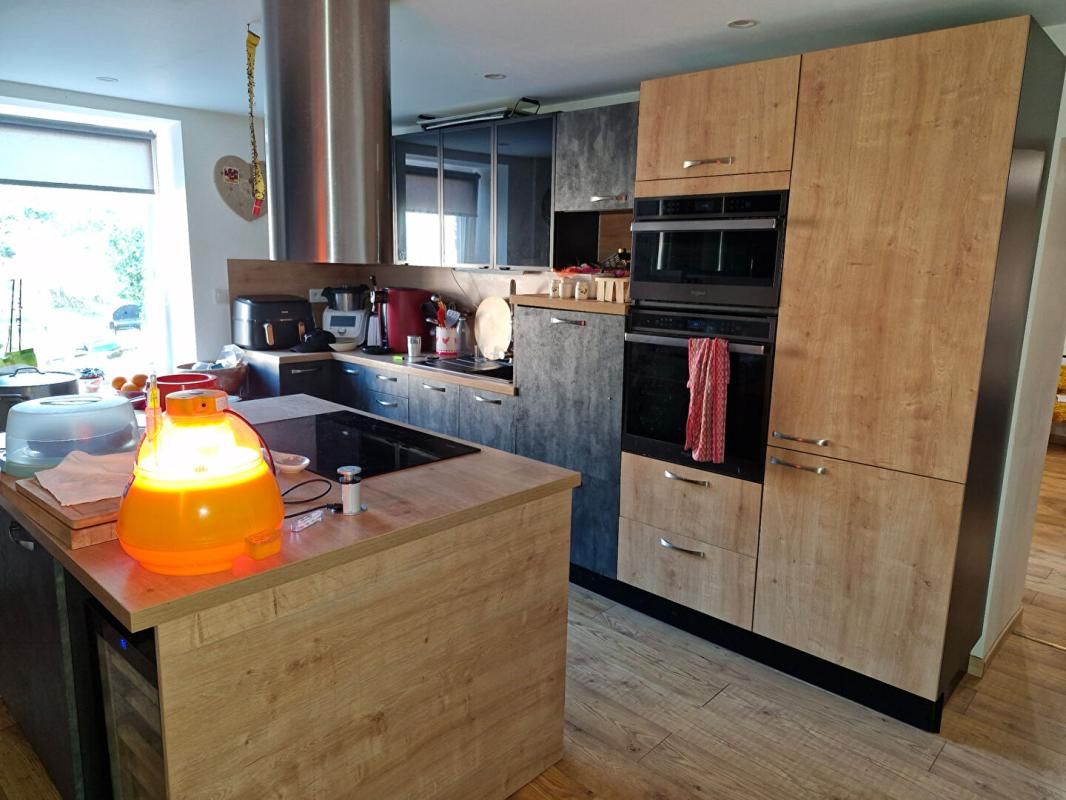 NEUFMAISONS Maison  7 pièce(s) 191 m2  Terrain 475 m² + 5 ares 4