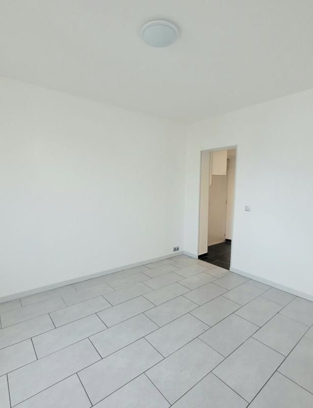 DEUIL-LA-BARRE Appartement Deuil La Barre - Studio - 24.31m2 avec local à aménager de 15,50m² 3