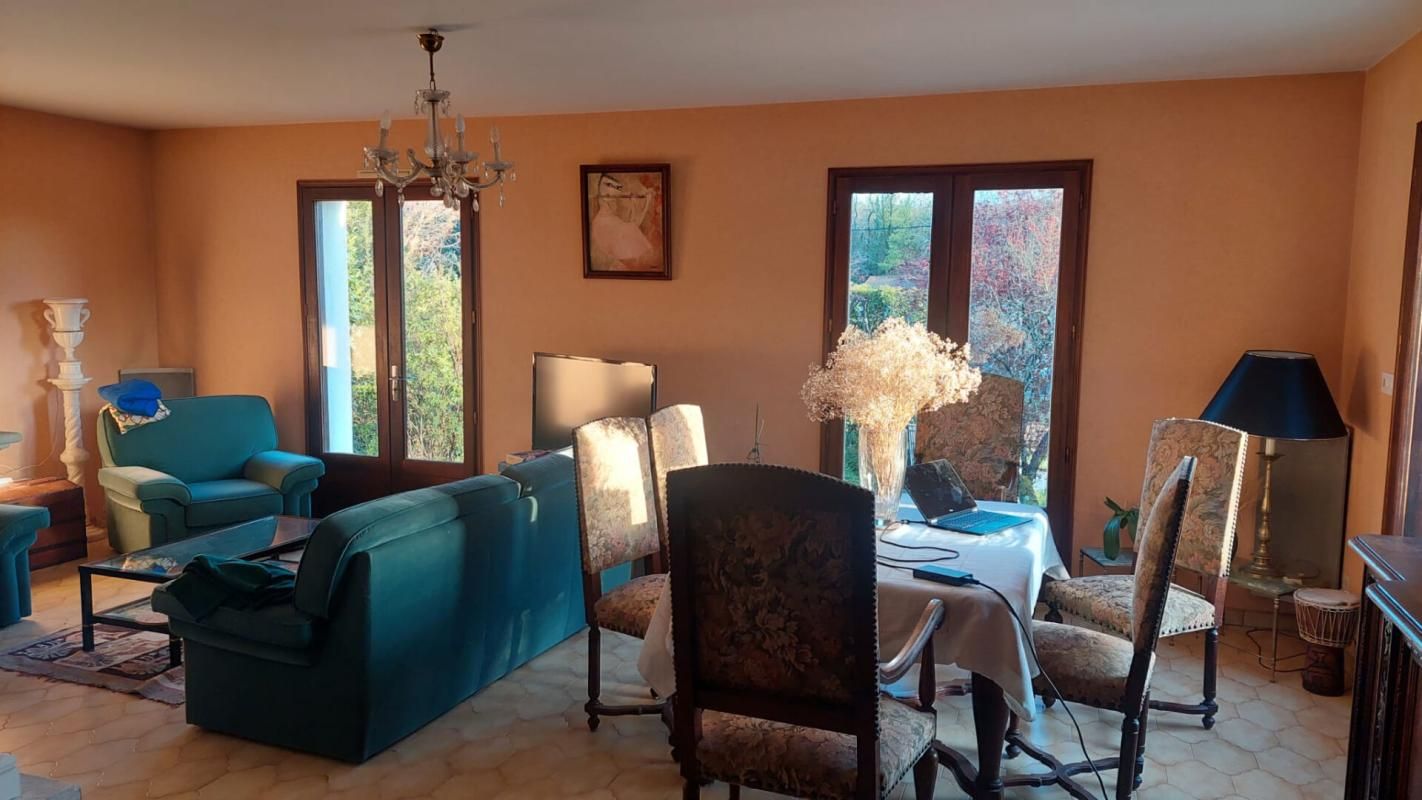 VOEUIL-ET-GIGET Maison avec piscine Voeuil Et Giget 5 pièce(s) 135 m2 3