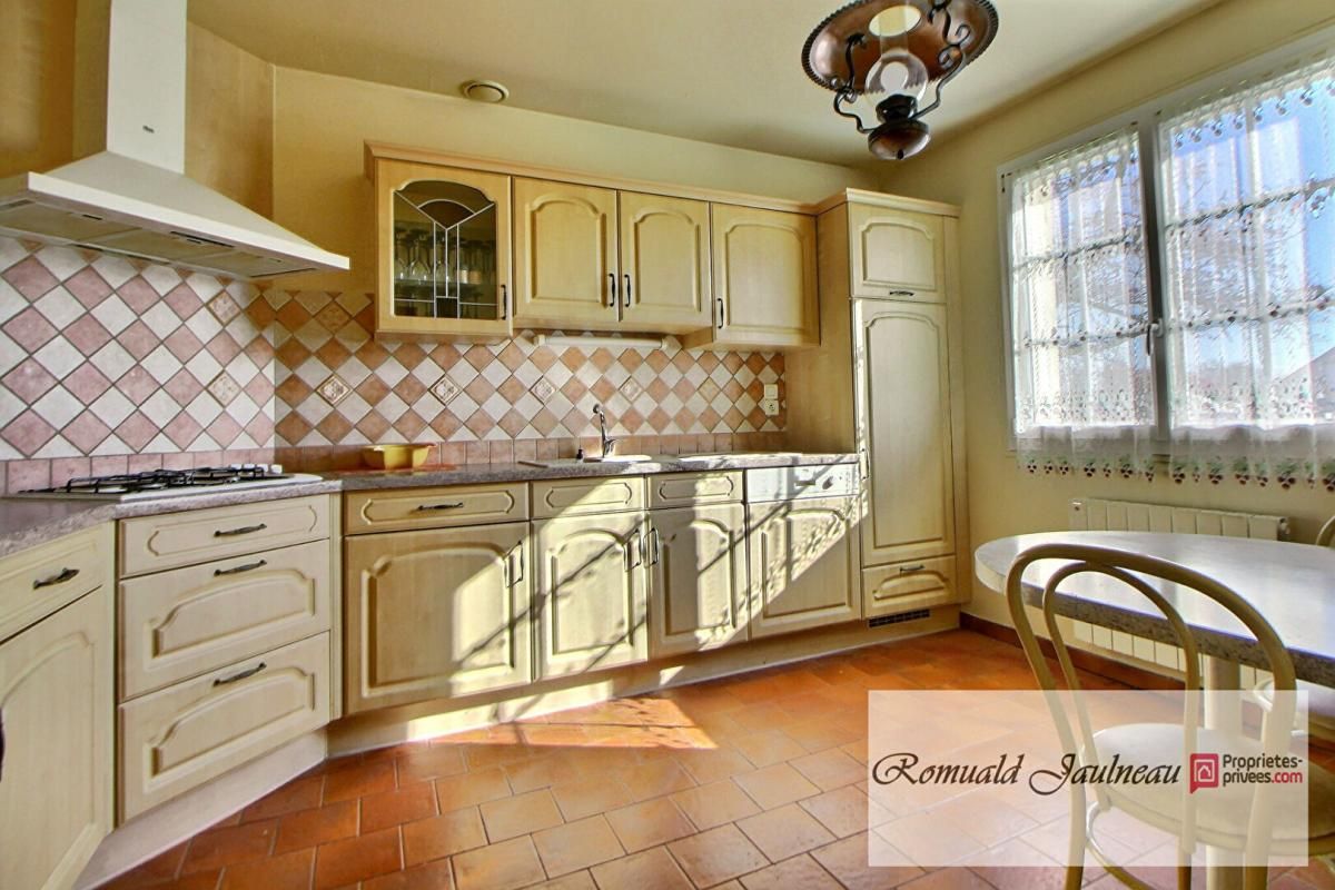 MARBOUE Maison sur sous sol Marboue 134 m2 3