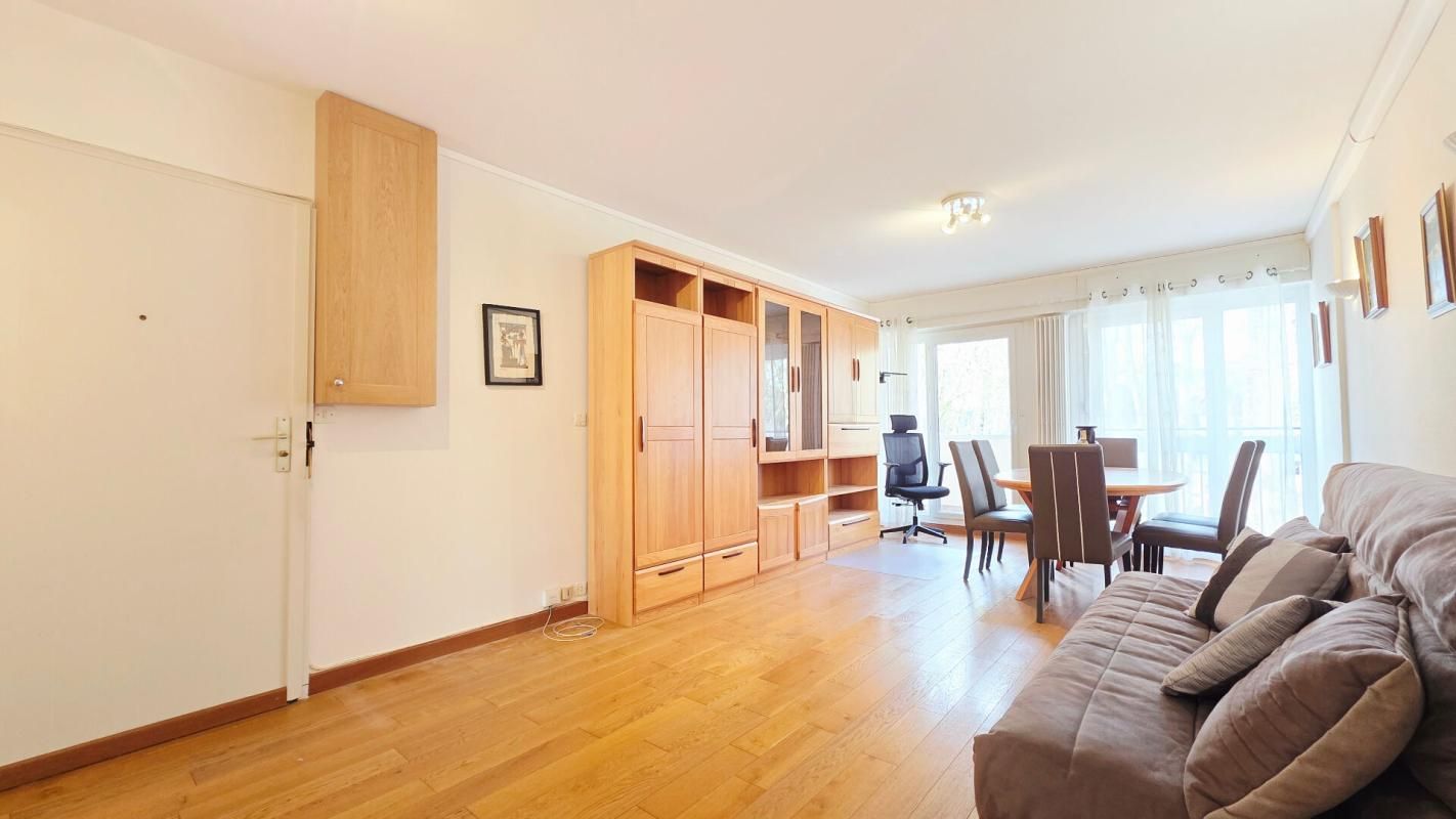 BOURGES BOURGES APPARTEMENT 3 PIECES BALCONS GARAGE 2