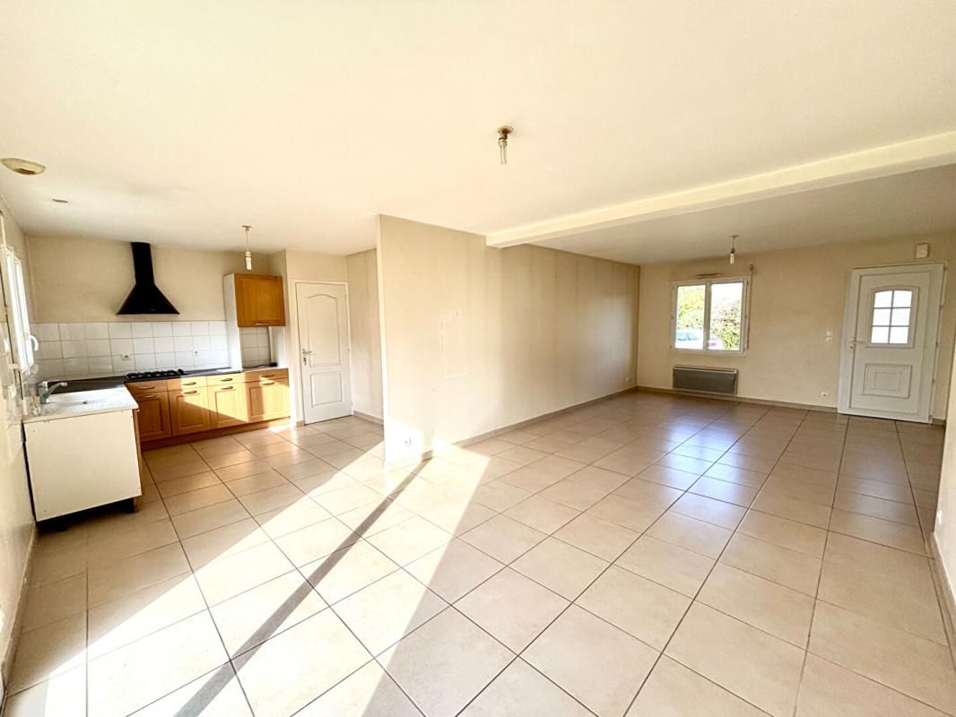 SAINT-LEGER-DES-BOIS Maison de plain pied - 3 chambres 4