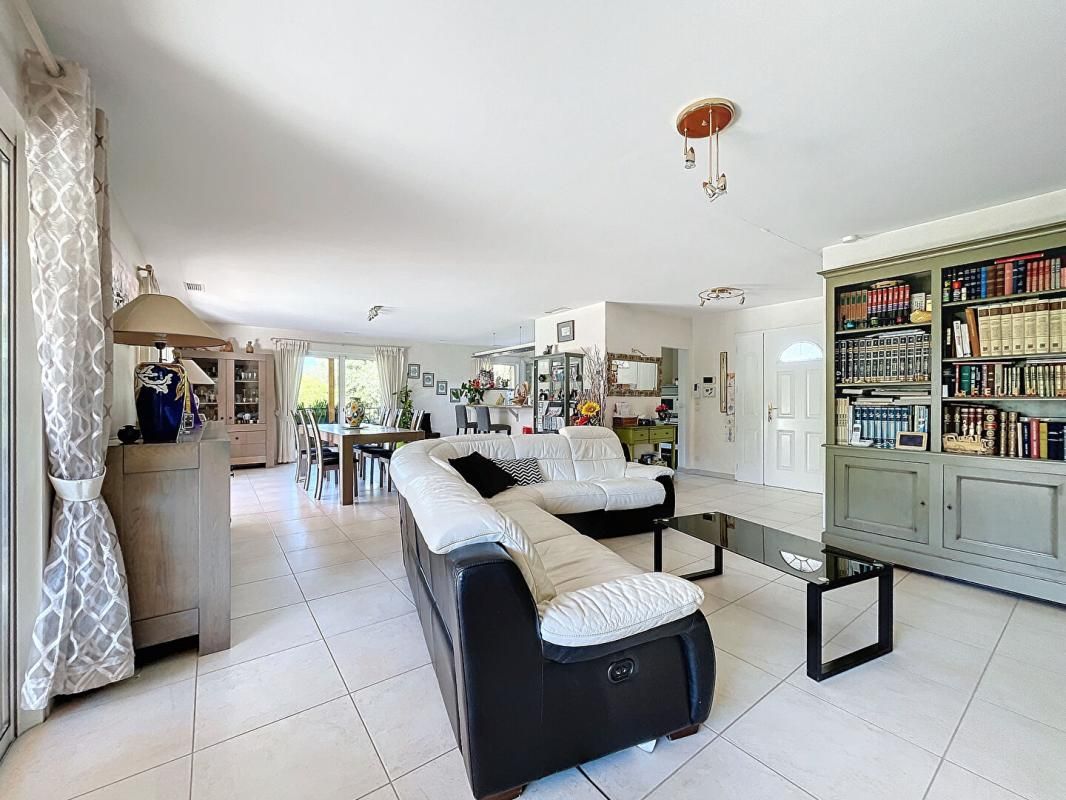 LE THORONET Villa Le Thoronet 6 pièce(s) 140 m2 / Piscine / Pool-House /Garage 2