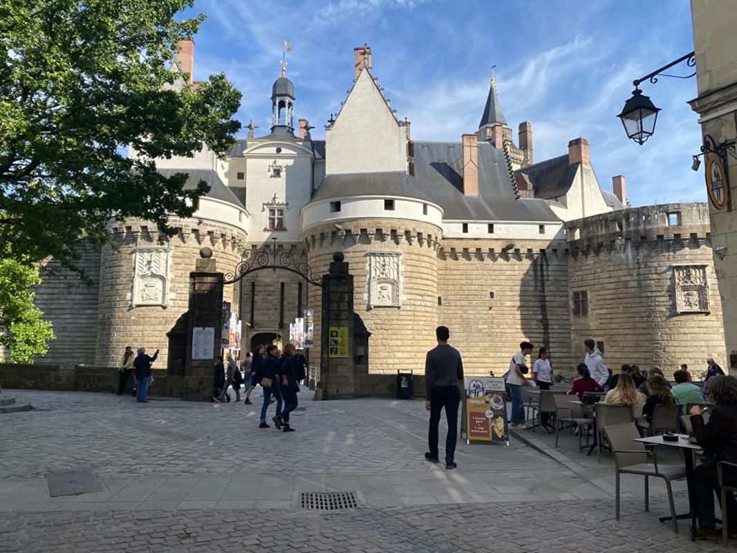 NANTES 44000 NANTES - CESSION DE BAIL QUARTIER CHATEAU - DECRE 3