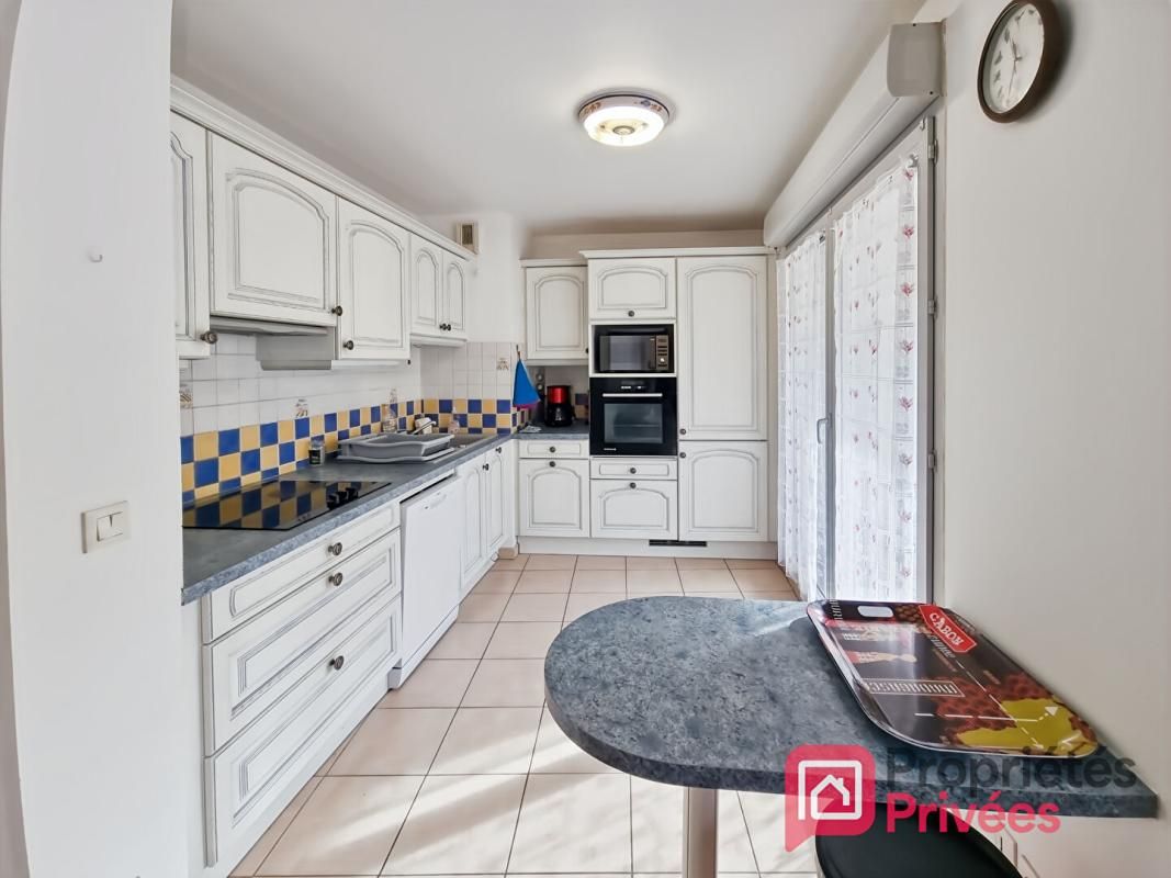 VILLEURBANNE Villeurbanne (69100), Appartement 3 pièces de 61 m2, 2 chambres, Immeuble récent de standing, garage. Parfait état! 3