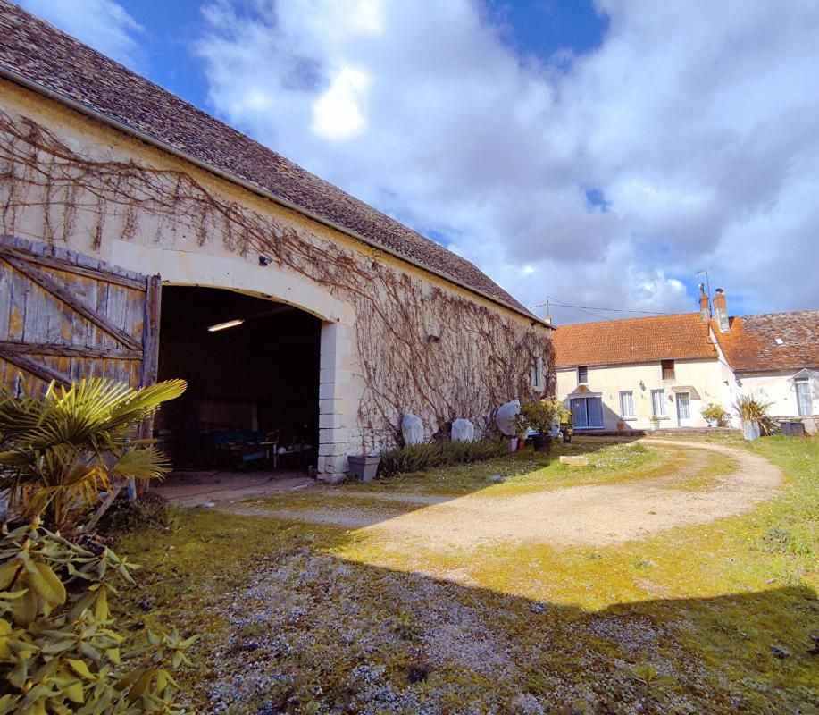 PREUILLY-SUR-CLAISE Maison de pays Preuilly Sur Claise 85 m2 avec Grange 250 m² 1