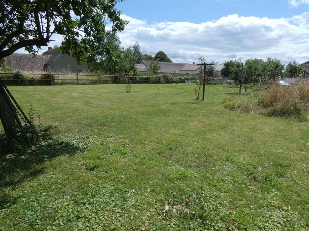 BUEIL Terrain clos viabilisé (647 m²) 1