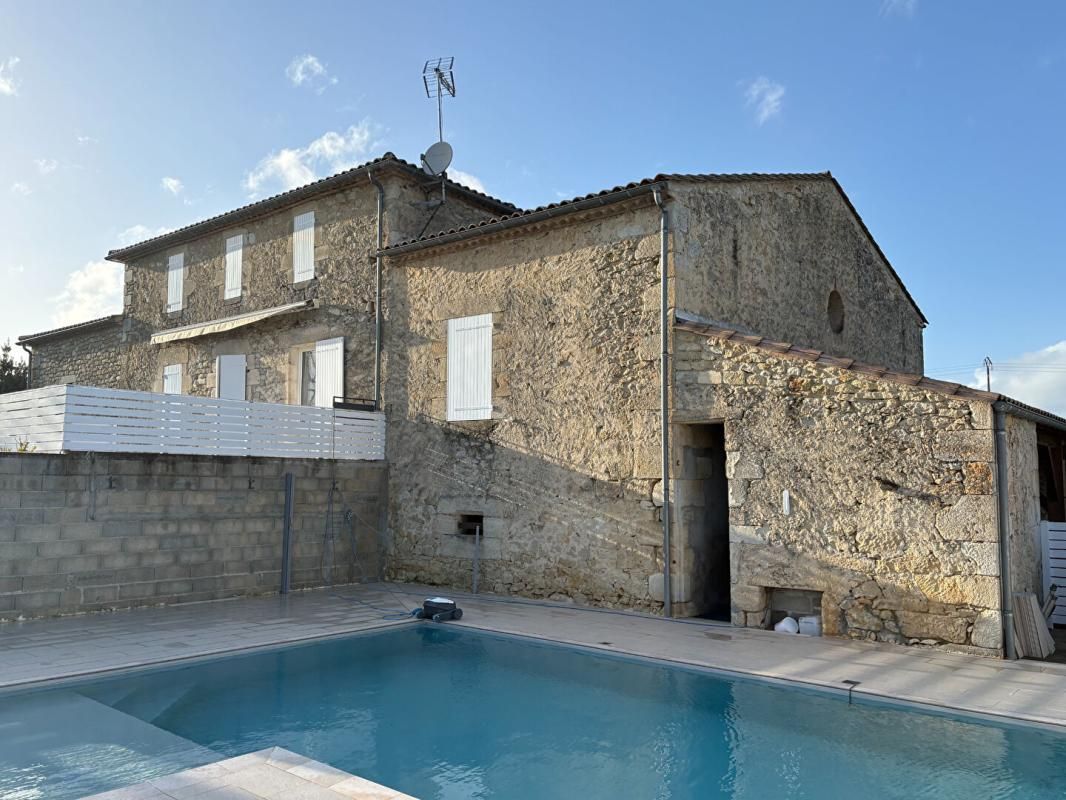 SAUVETERRE-DE-GUYENNE Maison Sauveterre De Guyenne 7 pièce(s) 225 m2 2