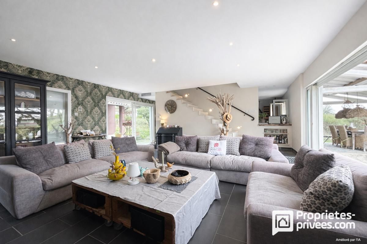 CALLIAN Villa contemporaine avec piscine, dépendance et vue dégagée 3