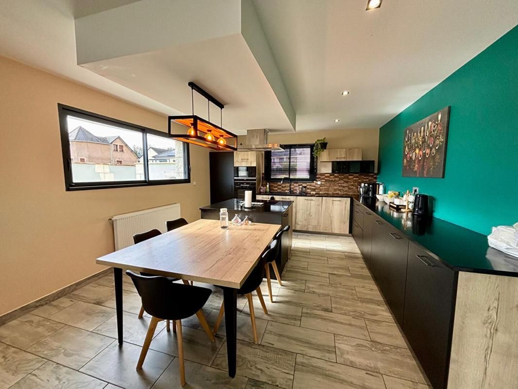 NEVERS Maison contemporaine d'environ 300 m² avec jardin de 1 400 m² ? Quartier La Pétroque, Nevers 2