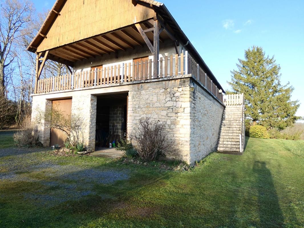 EXCIDEUIL Maison 124 m2 / 4 ,chambres / sous-sol 160m² / terrain 8384m² 2