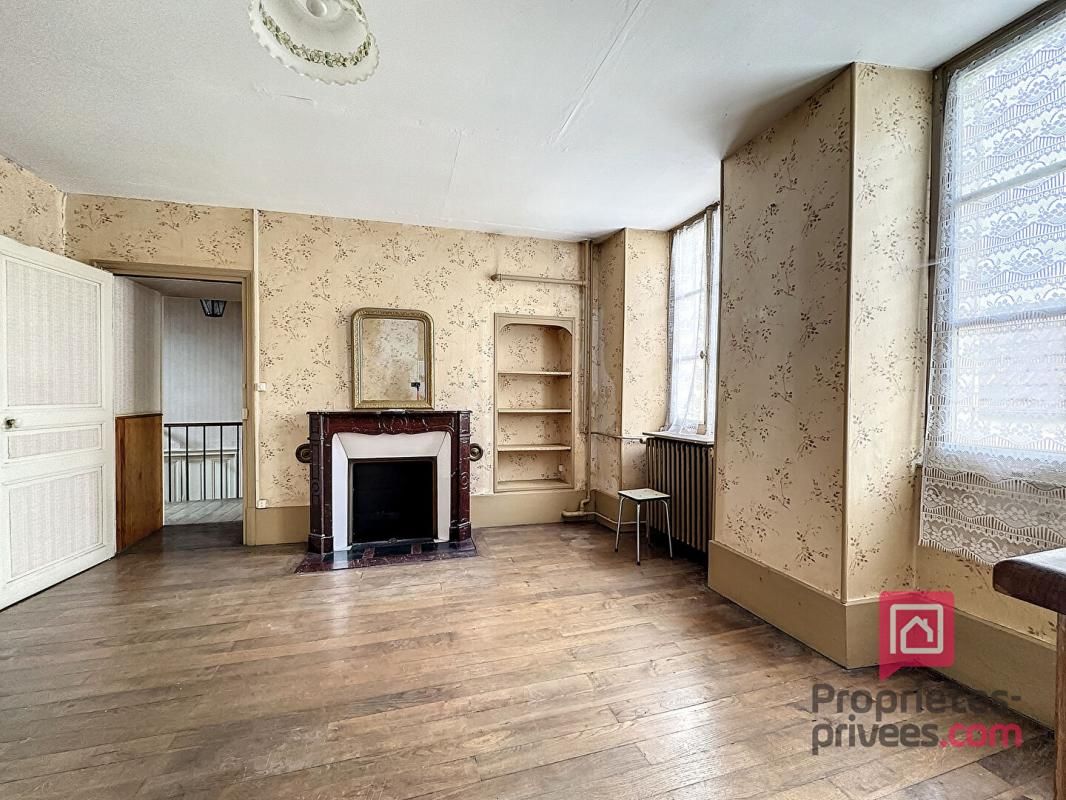 AVALLON Maison de ville à rénover avec garage AVALLON 1