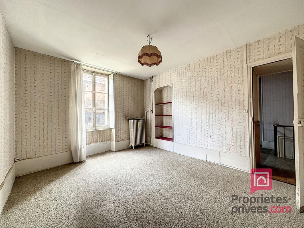 AVALLON Maison de ville à rénover avec garage AVALLON 2