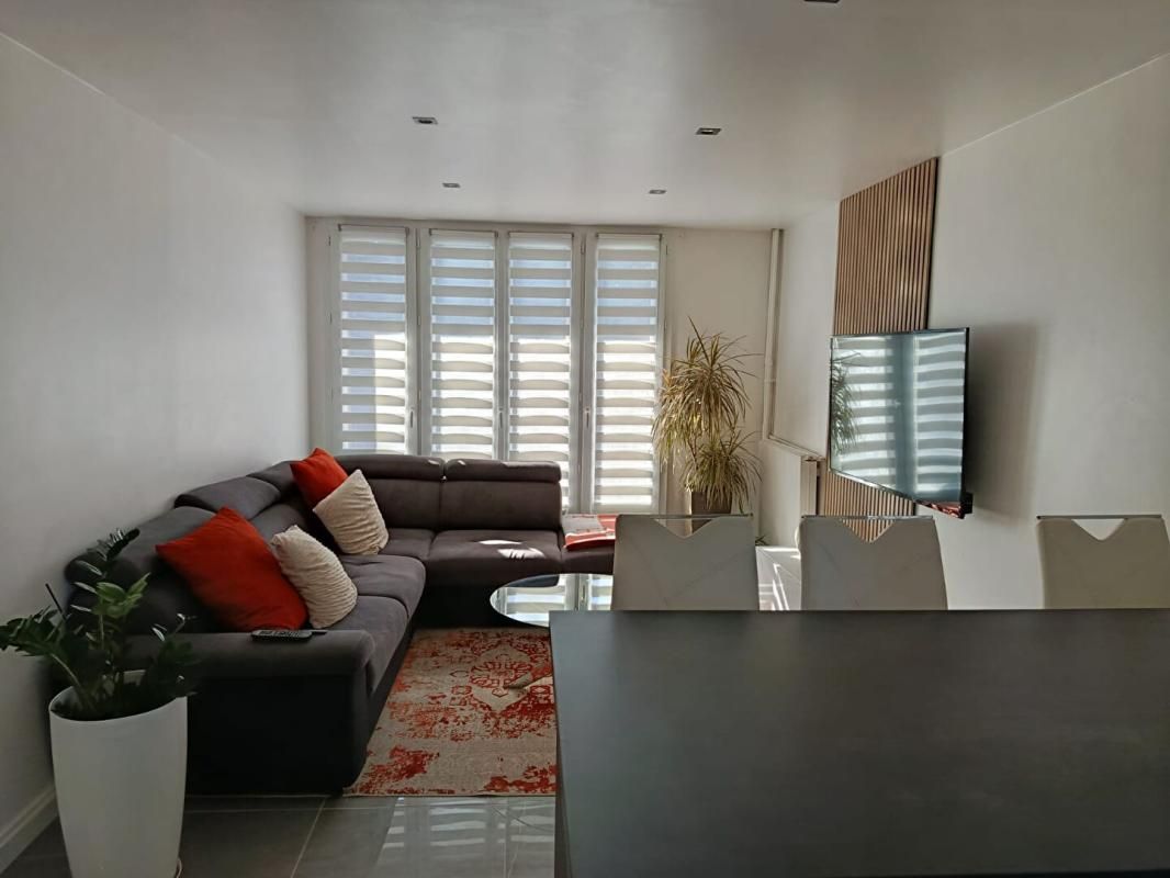 COMBS-LA-VILLE Appartement Combs La Ville 4P 67 m2 4