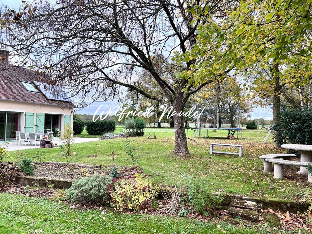 TELOCHE Longere idéalement au carrefour de Ruaudin et  Teloché 2