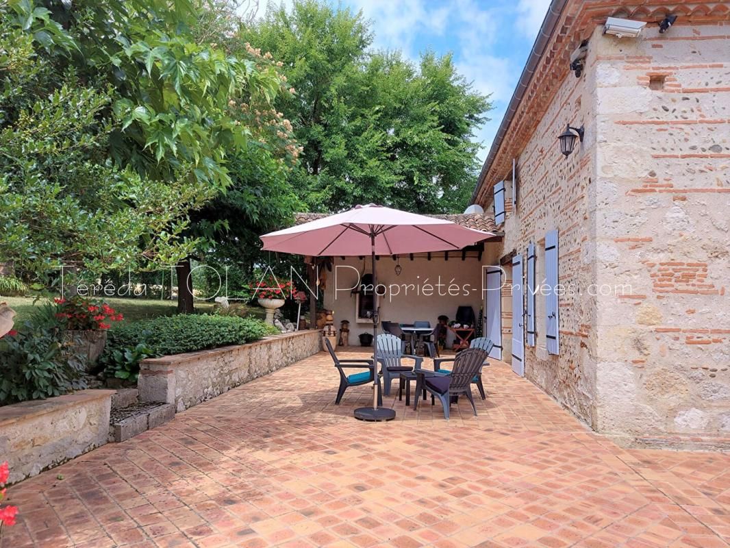 LAYRAC LAYRAC : MAISON DE CAMPAGNE 201 m²,  DEPENDANCES, PARC 4