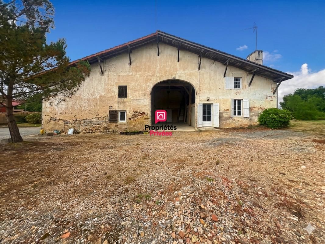 Grange en pierre à rénover, possibilité de 2 logements , terrain 1645 m² , fort potentiel
