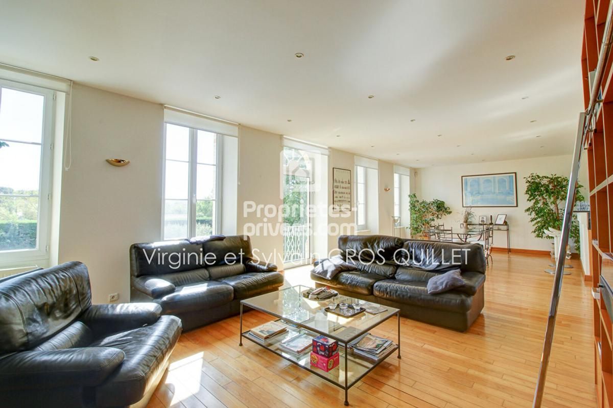 MONTASTRUC-LA-CONSEILLERE Maison de caractère 284 m2 + annexes, carports et garage 3