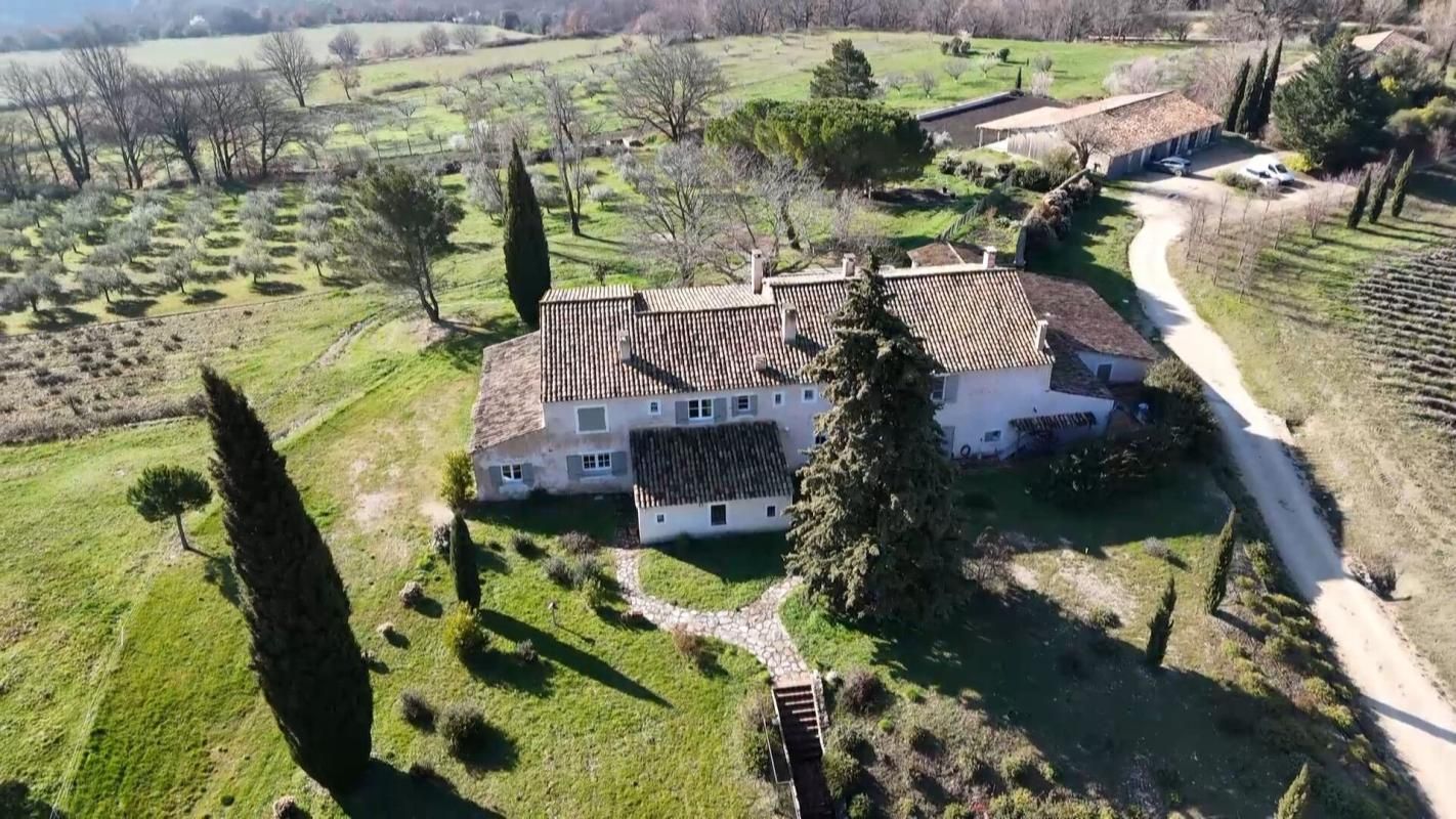 VIENS Lubéron - Domaine d'exception de plus de 200 hectares / 1200 m² habitables 4