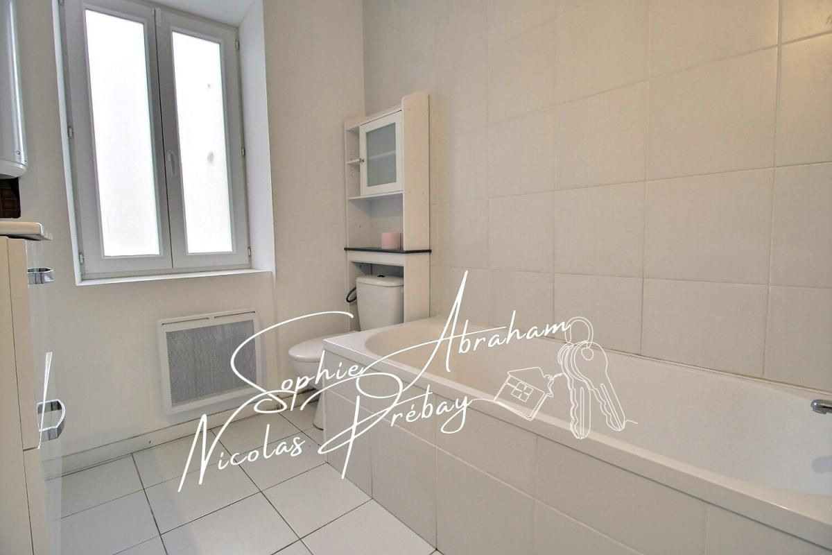 TOURY Maison avec jardin. Centre ville, proche des commerces, écoles et gare SNCF 4