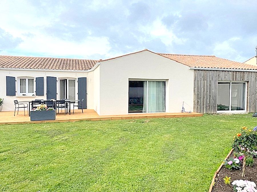 SAINT-JEAN-DE-LIVERSAY Maison de plain pied 148 m2, 4 chambres, garage, jardin 1