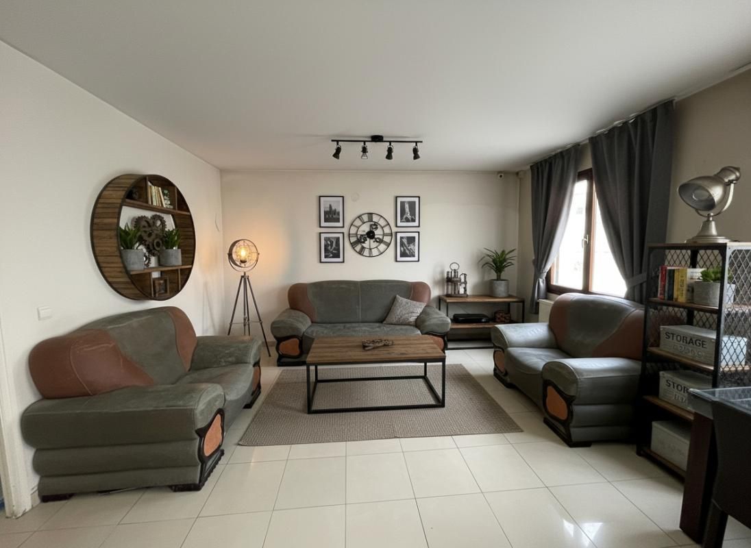 VITRY-SUR-SEINE maison familiale, située dans un environnement calme et sécurisé, au coeur d'un secteur pavillonnaire recherché. 130 m2 avec grand local/atelier  45 m2 4