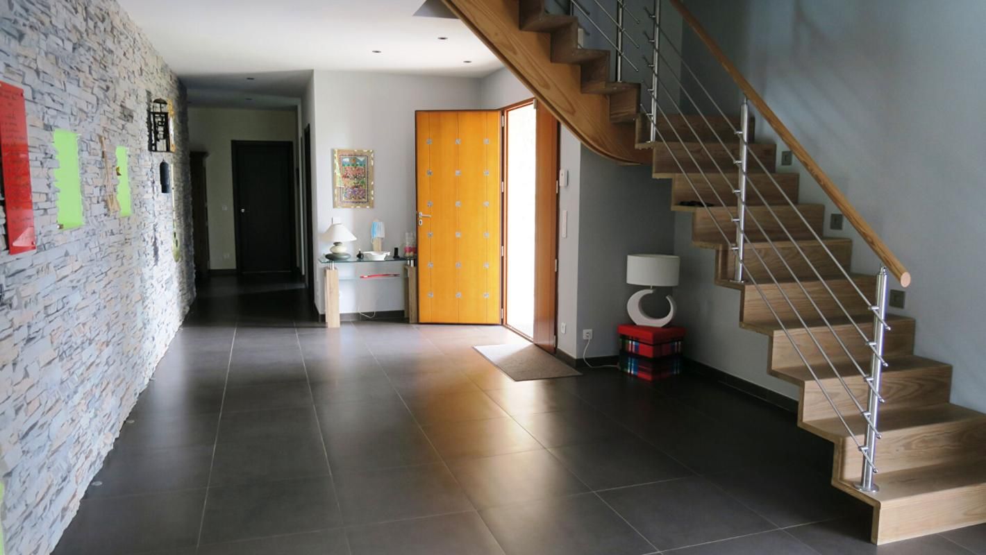 L'ISLE-ADAM Demeure de prestige de 349m2 avec piscine et grand jardin 4