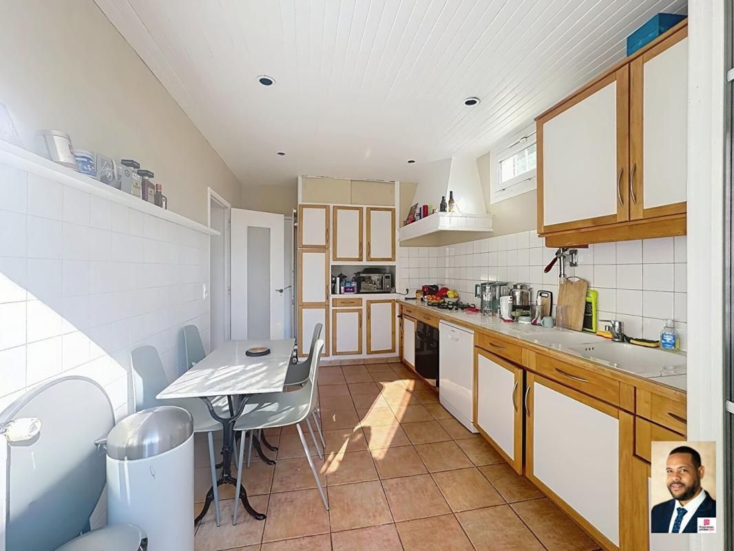 VITRY-SUR-SEINE Maison Vitry Sur Seine 6 pièce(s) de 150m² 4