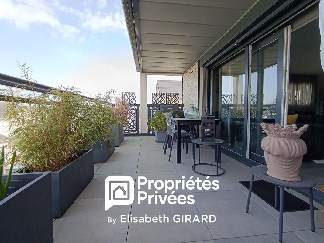 RANCENAY Secteur AVANNE-AVENEY- Maison contemporaine récente de 160 m2 avec piscine 2