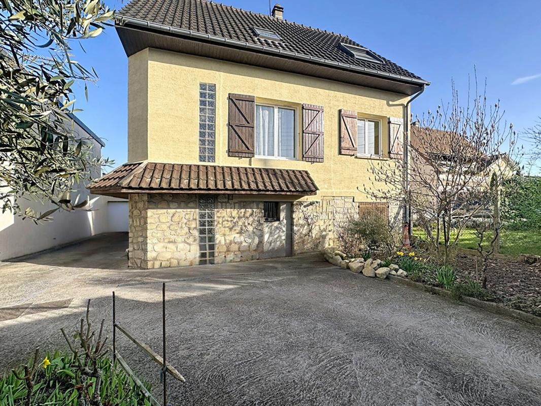 IGNY Gommonvilliers  Maison familiale lumineuse avec terrasse plein Sud et fort potentiel 2