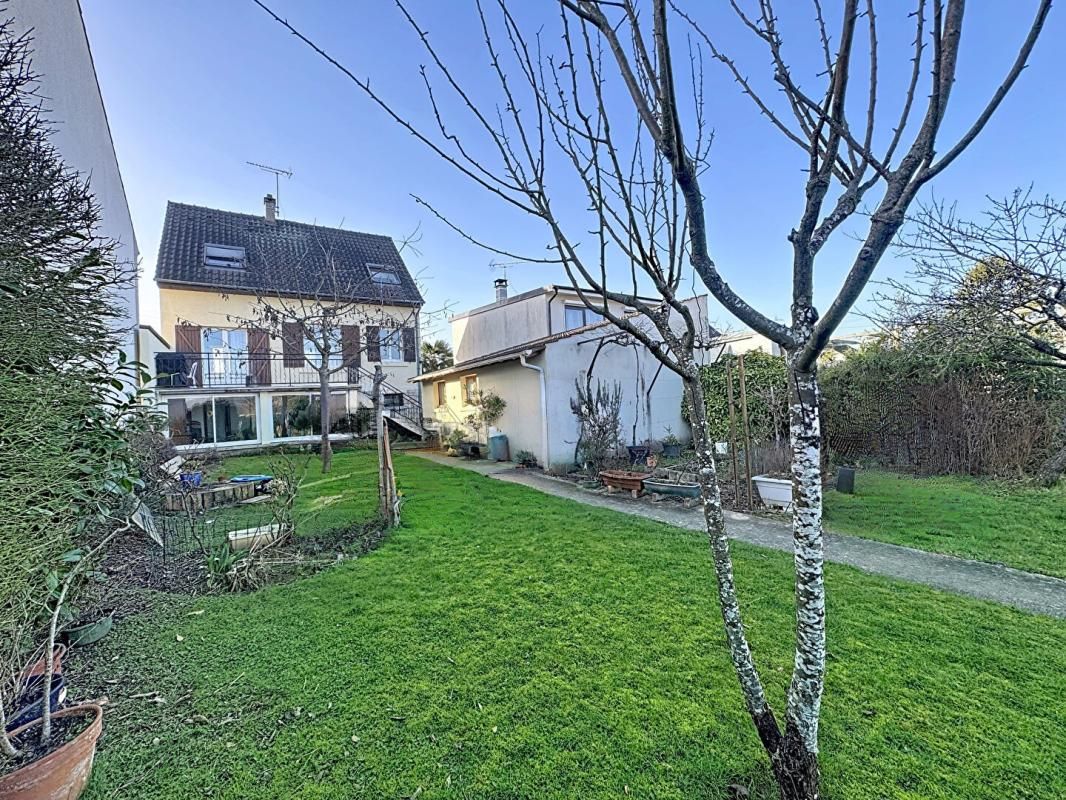 IGNY Gommonvilliers  Maison familiale lumineuse avec terrasse plein Sud et fort potentiel 3