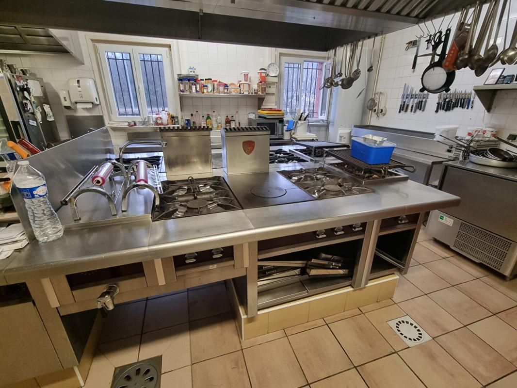 LE BOIS-D'OINGT BEAUJOLAIS - Murs et Fonds de commerce Restaurant 2