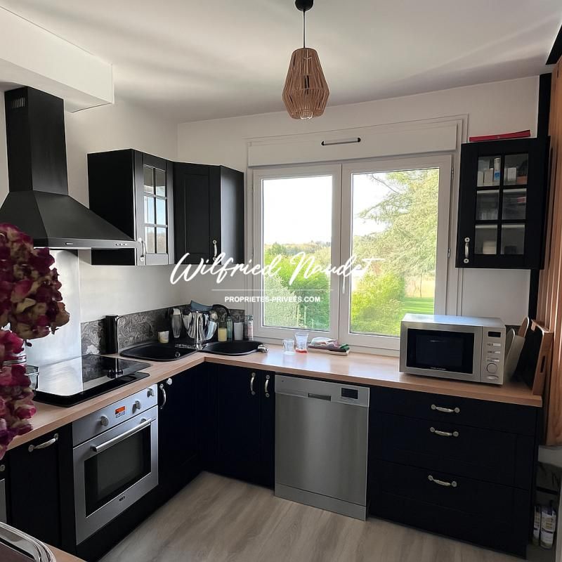 BRETTE-LES-PINS Proche commerces et école 2