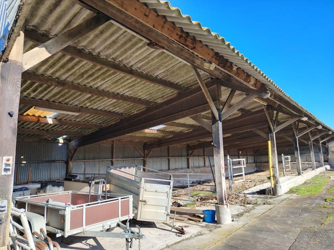 PLOREC-SUR-ARGUENON Hangars sur Plorec sur Arguenon de 765 m2 1