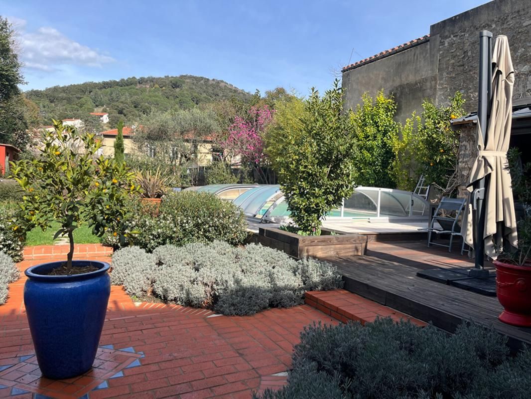 Maison  familiale de plus 600 m2 au coeur d'Arles Sur Tech