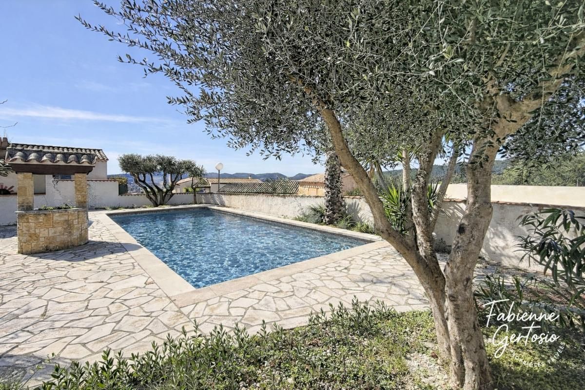 CEYRESTE ! Maison traditionnelle 6 pièces, terrain 1 000 m², piscine