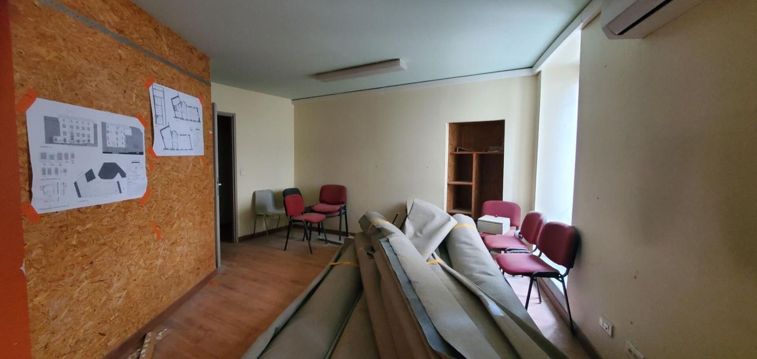 APPARTEMENT À RÉNOVER COEUR DE VILLAGE VIVANT ET TOURISTIQUE  SUD ARDÈCHE