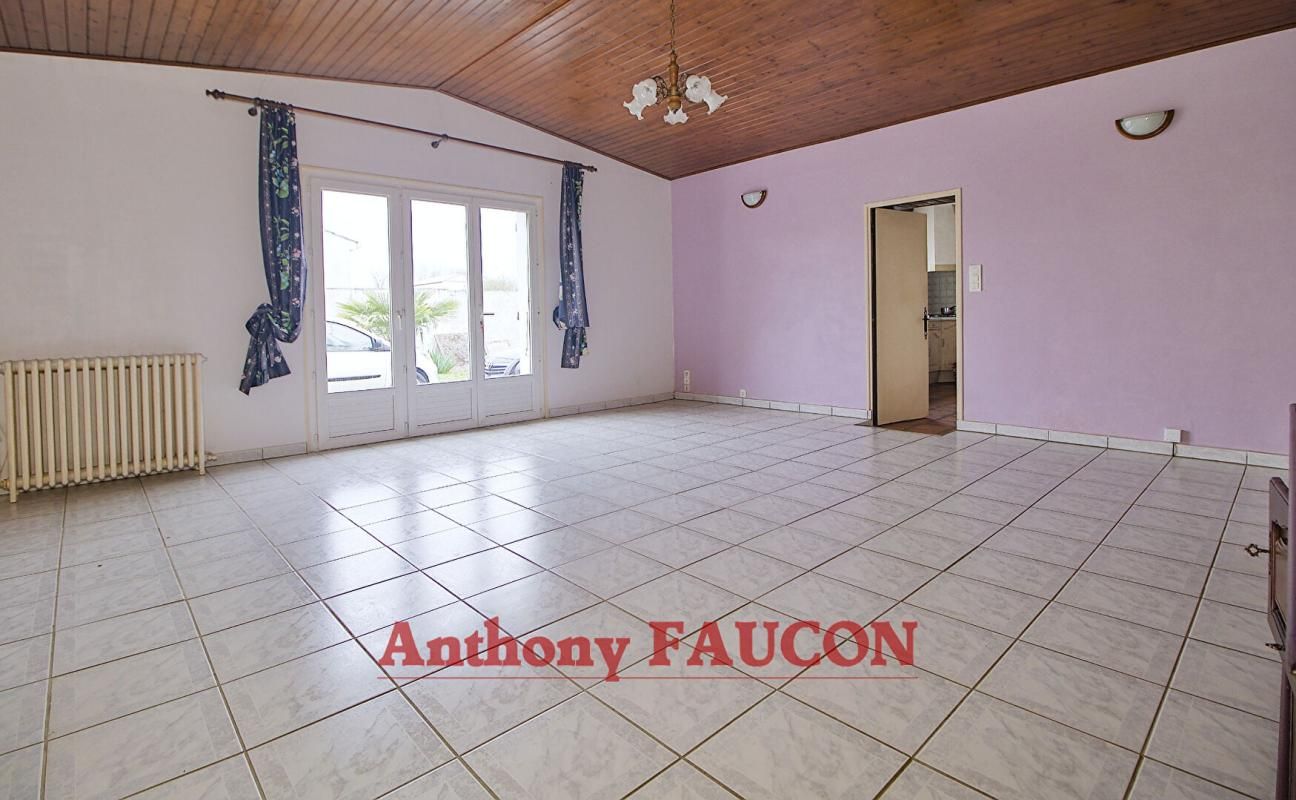 LES MAGNILS-REIGNIERS Maison Les Magnils Reigniers 6 pièce(s) 140 m2 3