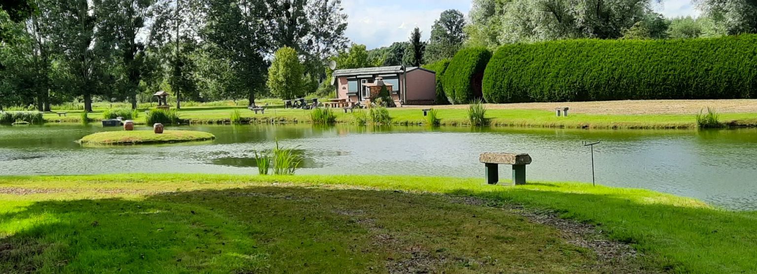 BEAUVAIS Étang de pêche empoissonné sur 2,2 hectares 2