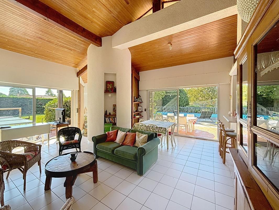 BISCARROSSE Villa 4 chambres plain-pied sur grand terrain divisible, piscine, tennis 1