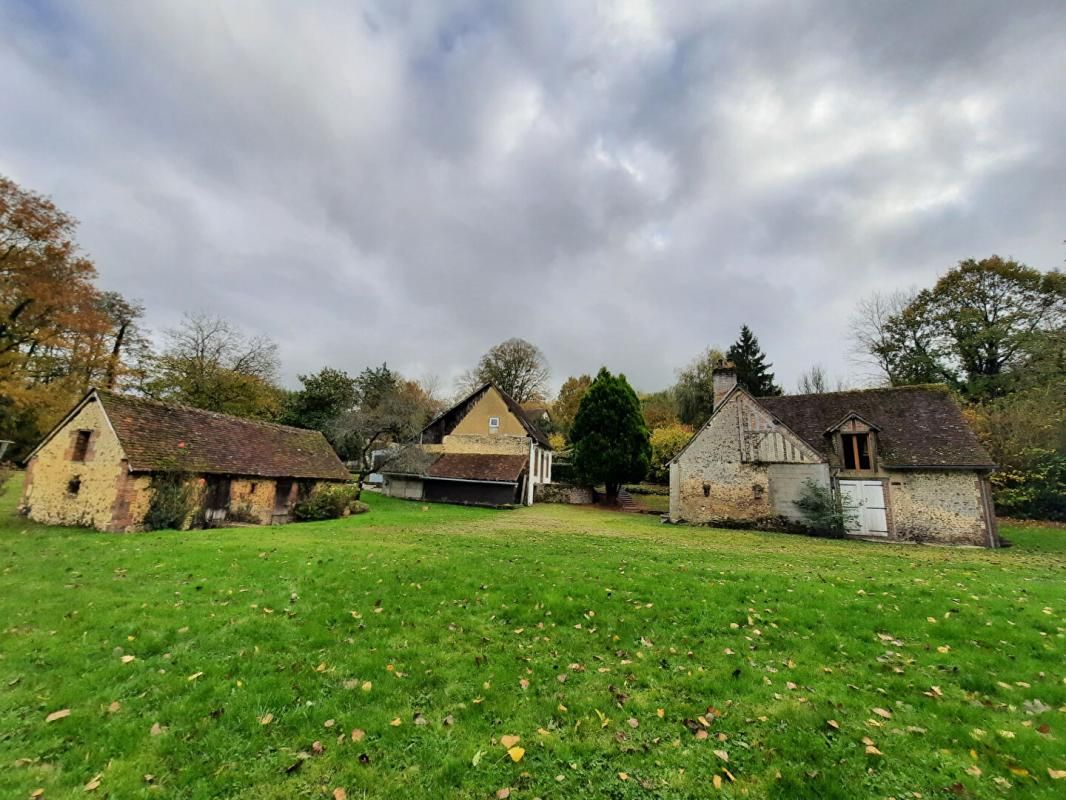 MONDOUBLEAU Propriété comprenant maison rénovée et ancien moulin à finir d'aménager 3