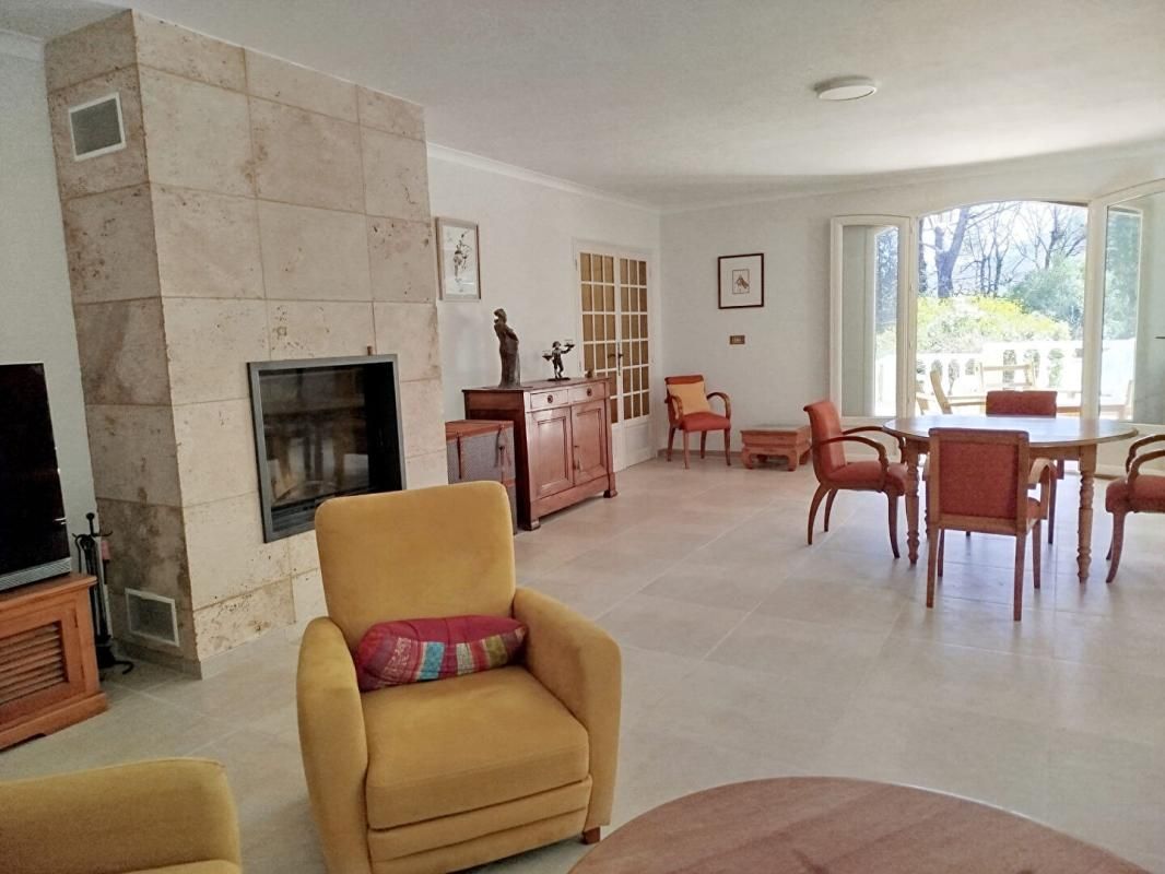 PONTEVES Maison Ponteves 188 m2 avec grande piscine et  grand sous sol de 145 m2 4