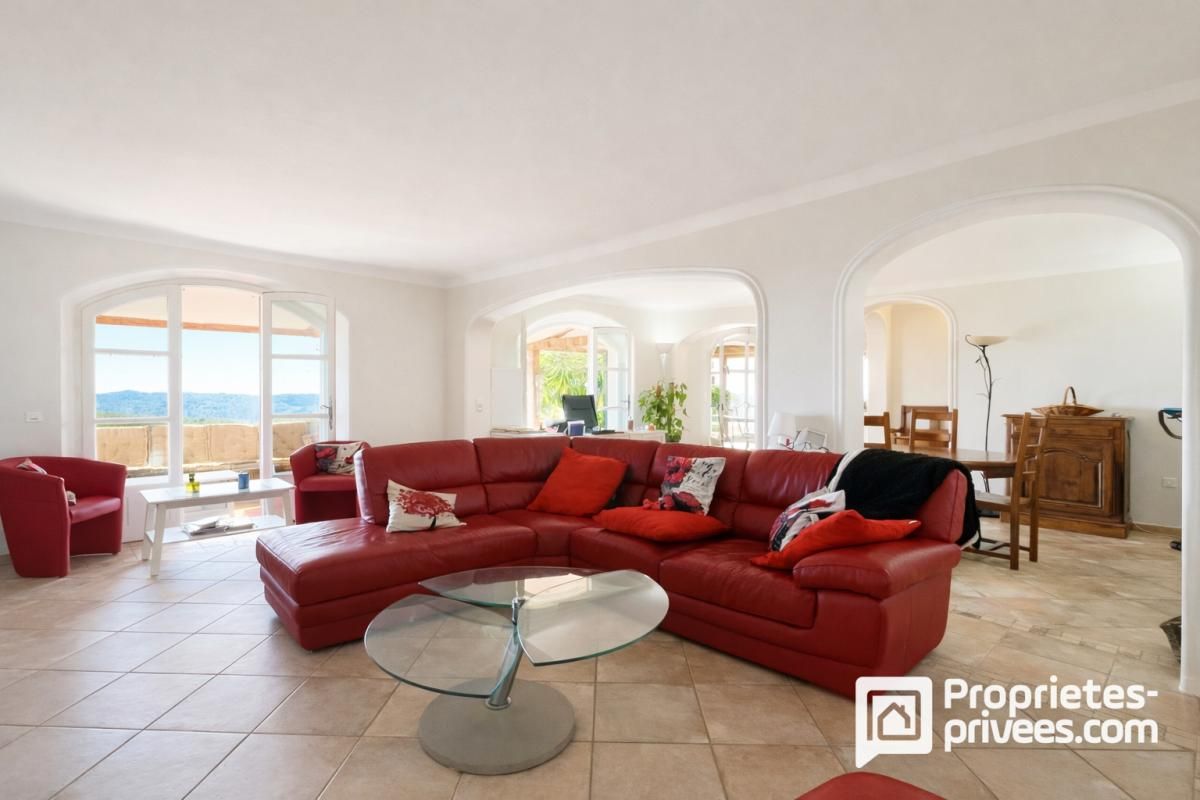 MONTAUROUX Maison d'architecte 214 m², 3 espaces de vie, piscine, à pied du village 4