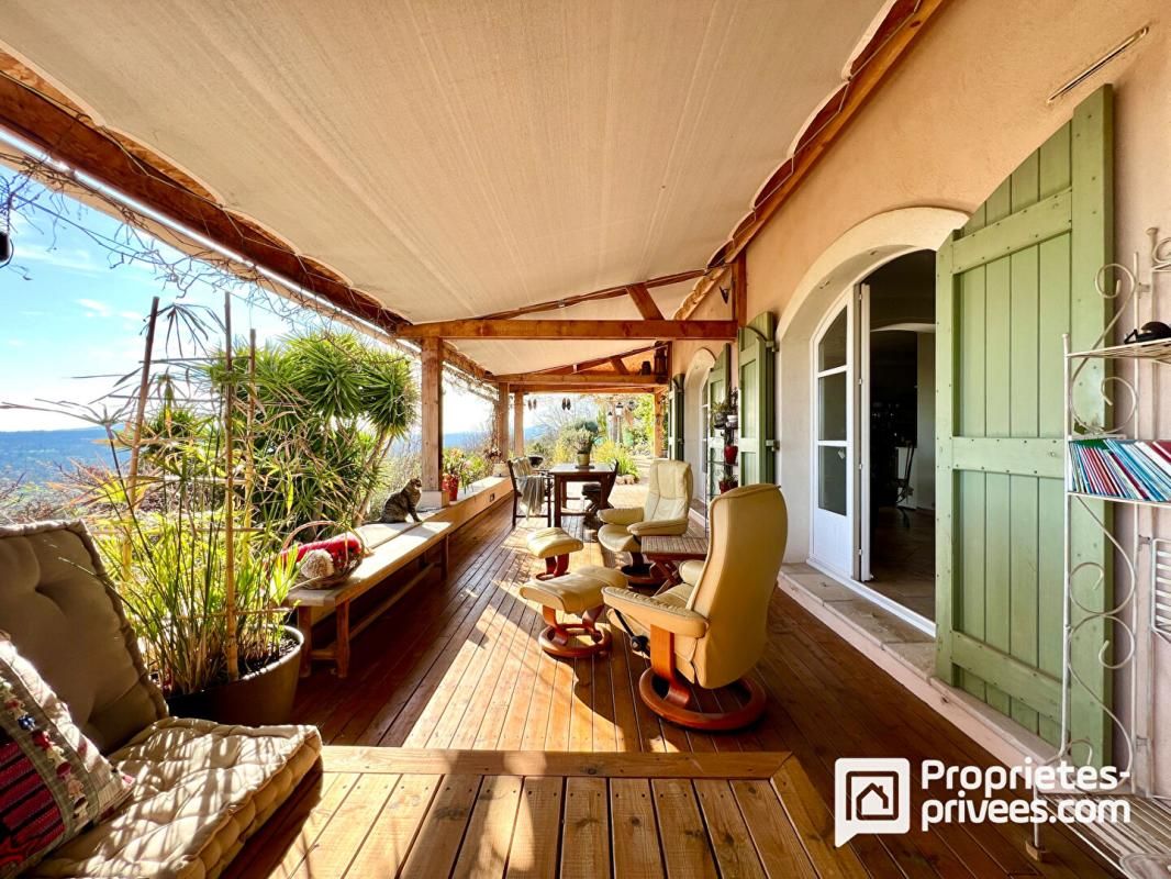 MONTAUROUX Maison d'architecte 214 m², 3 espaces de vie, piscine, à pied du village 2