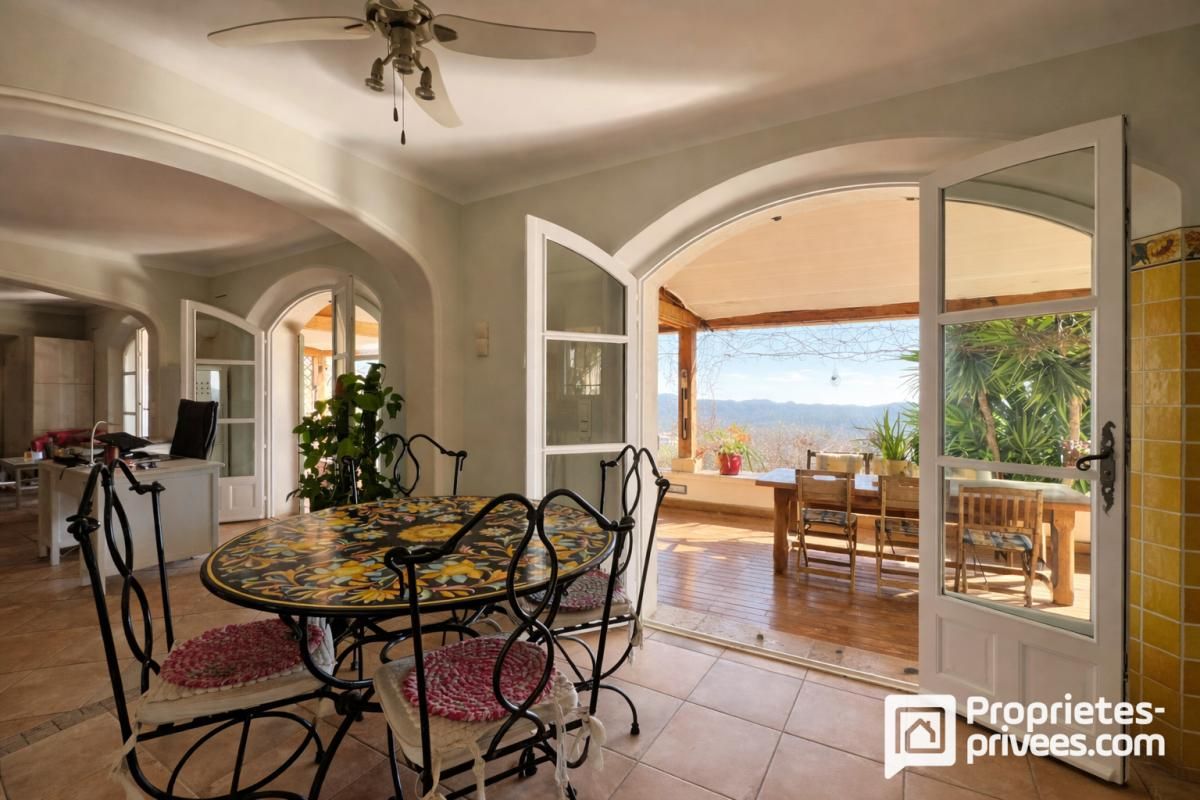 MONTAUROUX Maison d'architecte 214 m², 3 espaces de vie, piscine, à pied du village 4